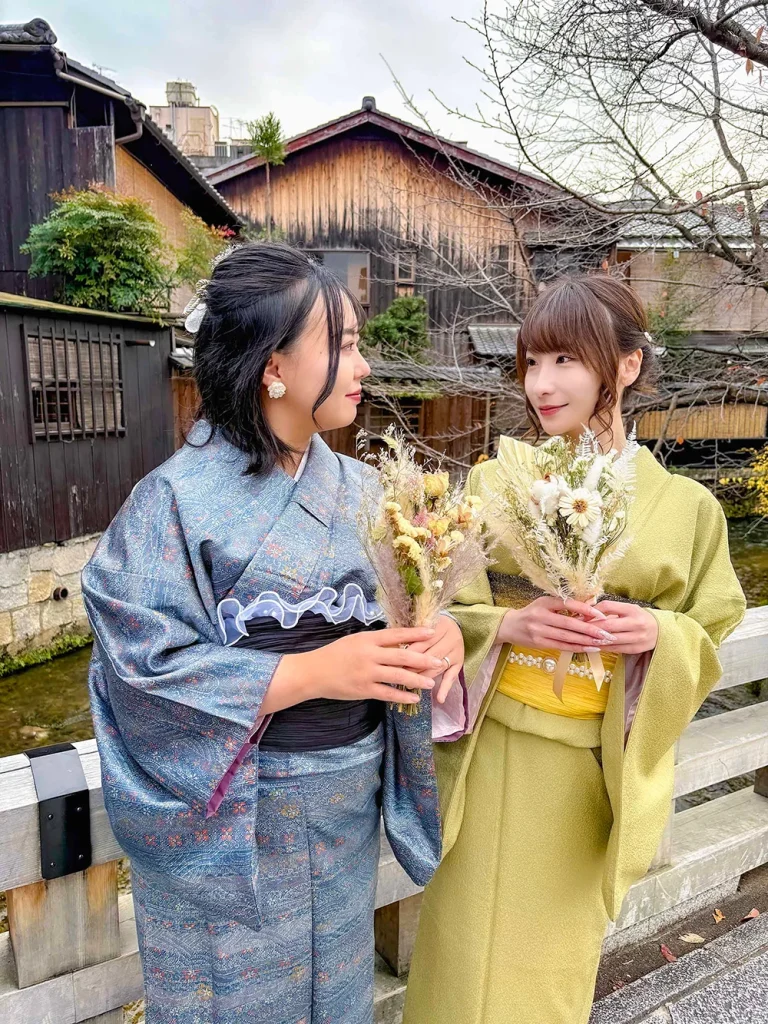 着物の女性２人組